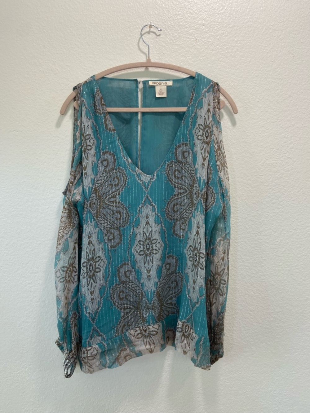 Arden B Teal Paisley Cold-Shoulder Blouse